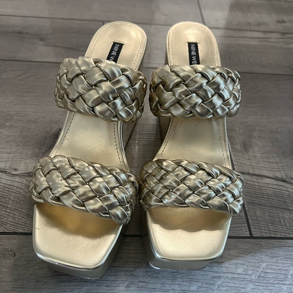 Wedge Heels - Picture 3 of 7